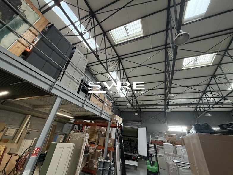Industrial in Marseille for lease - Interior Photo - Image 2 of 8
