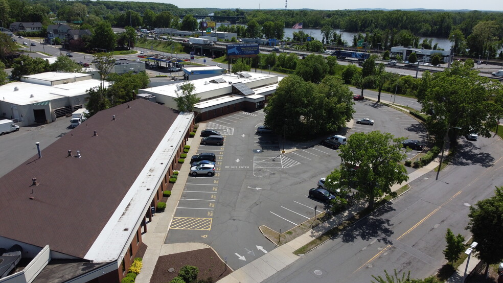 505-583 E Columbus Ave, Springfield, MA for lease - Building Photo - Image 2 of 3