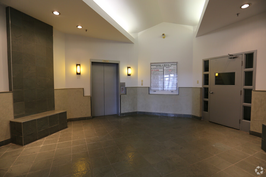 240 Alton Towers Cir, Toronto, ON for lease - Lobby - Image 2 of 5