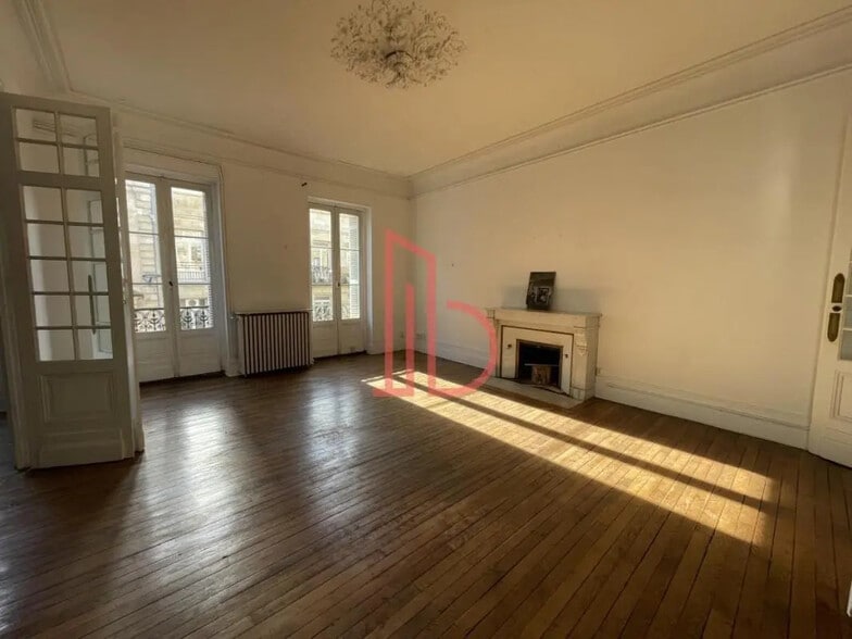 Office in Bordeaux for sale - Interior Photo - Image 2 of 6