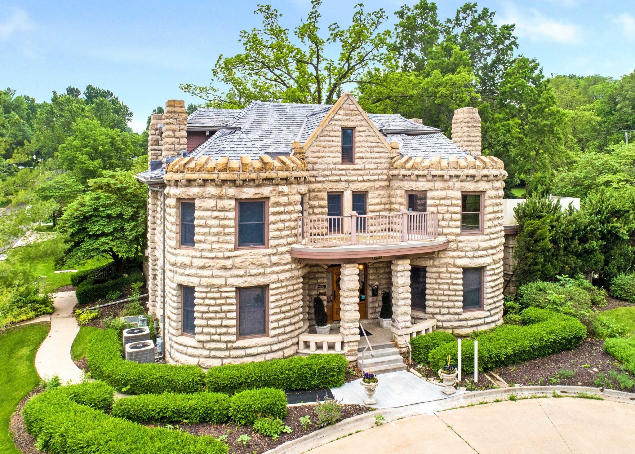 12401 Johnson Dr, Shawnee, KS 66216