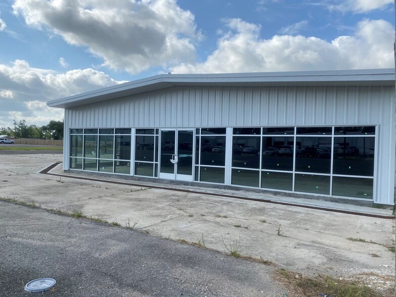 1035 E Napoleon St, Sulphur, LA for lease - Building Photo - Image 2 of 5