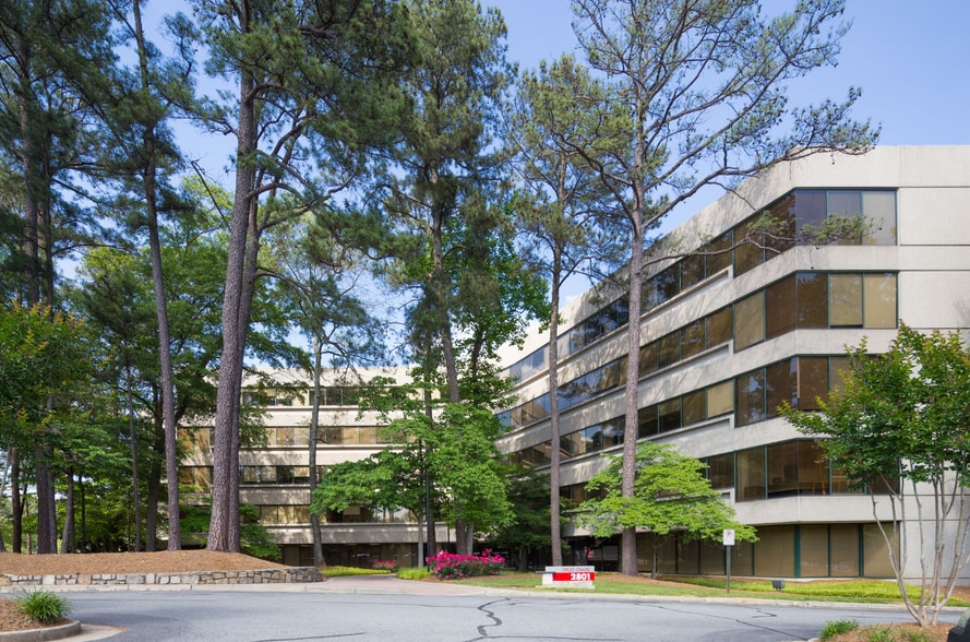 2801 Buford Hwy NE, Atlanta, GA for lease - Building Photo - Image 2 of 17