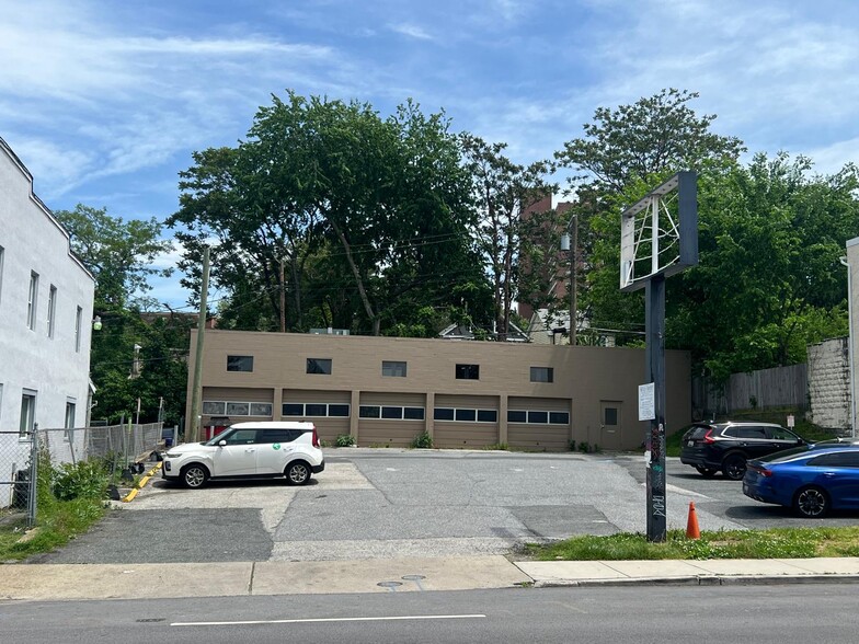 3901 Falls Rd, Baltimore, MD for lease - Building Photo - Image 1 of 8