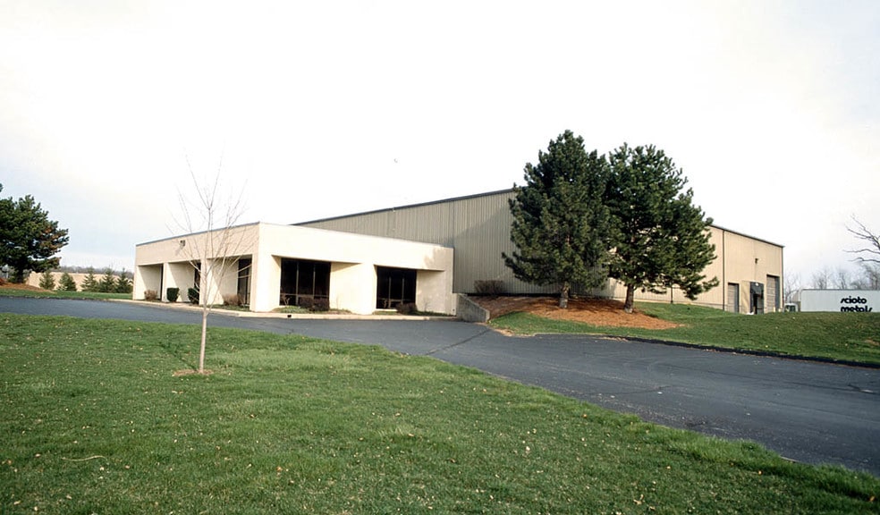 209 Green Meadows Dr S, Lewis Center, OH for lease - Primary Photo - Image 1 of 8