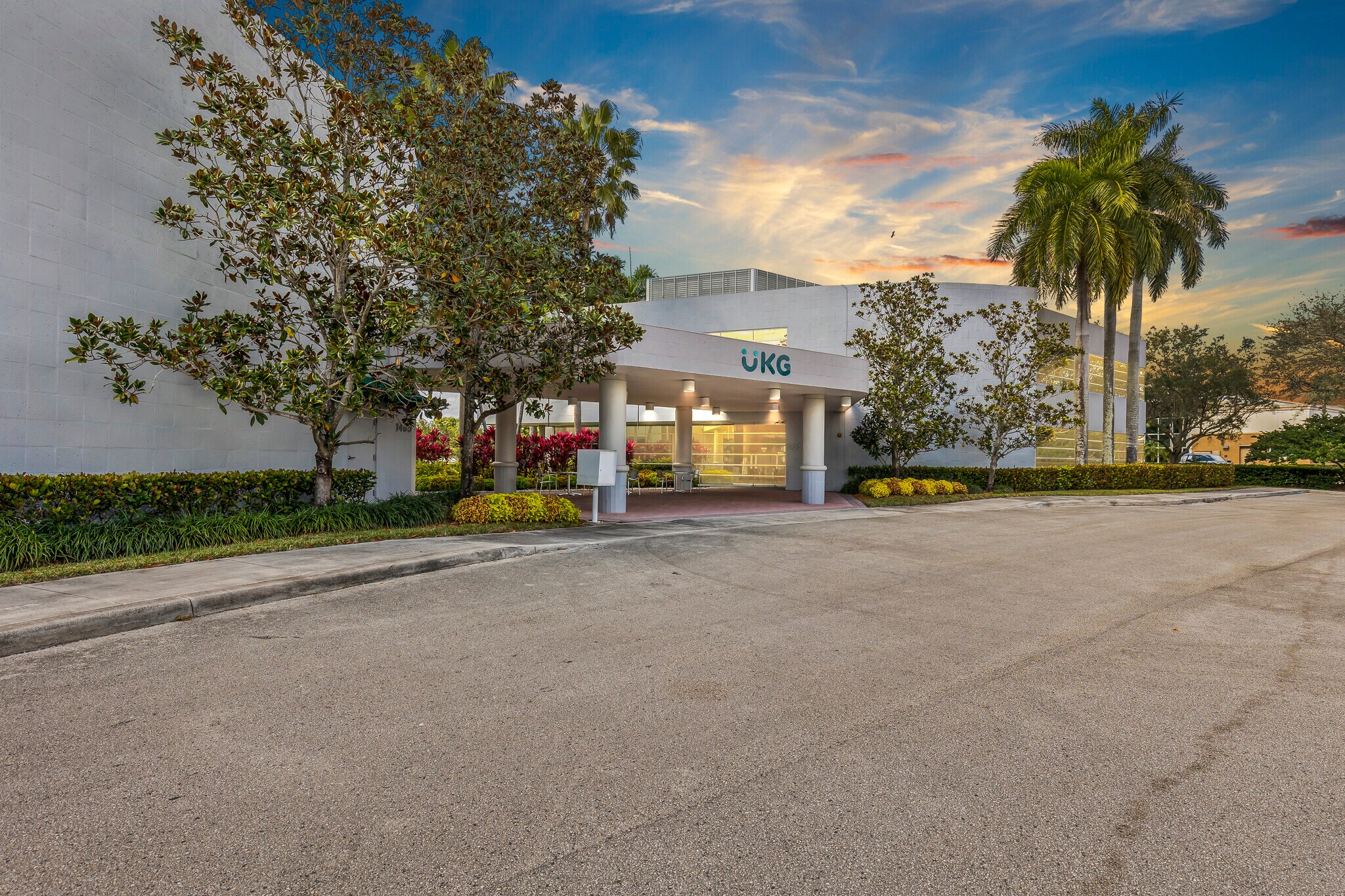 Village Plaza of Weston Florida portfolio of 2 properties for sale on LoopNet.com Building Photo- Image 1 of 30