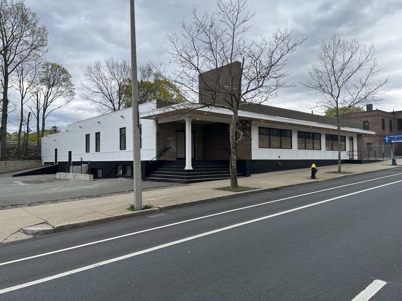 301-311 Columbia Rd, Dorchester, MA for lease - Building Photo - Image 3 of 7