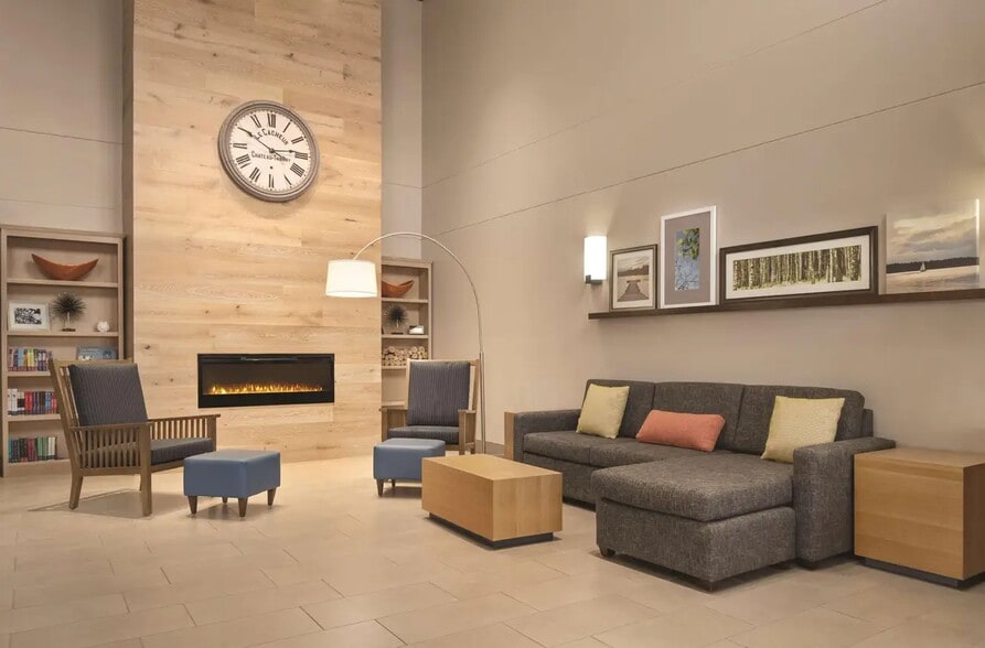 1315 Associates Dr, Dubuque, IA for sale - Building Photo - Image 2 of 2