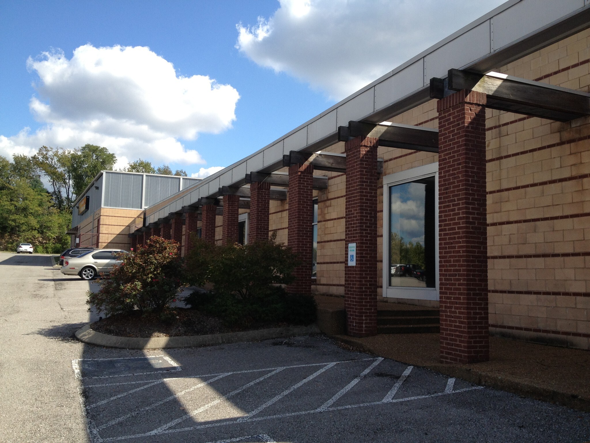 Edmondson Pike Public Library - 9a0fzlp