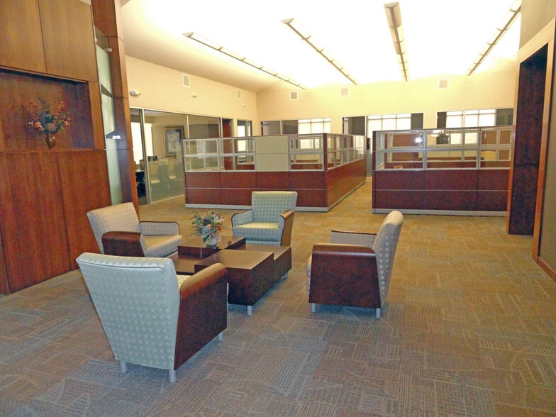 3201 Voyager Dr, Green Bay, WI for lease - Building Photo - Image 3 of 4