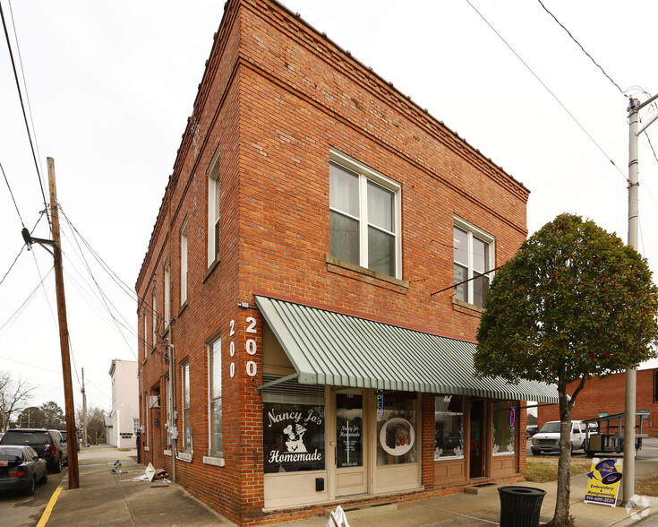 200 E Main St, Clayton, NC for sale - Primary Photo - Image 1 of 1