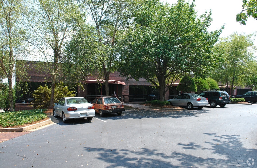 8800 Roswell Rd, Atlanta, GA for lease - Building Photo - Image 3 of 7