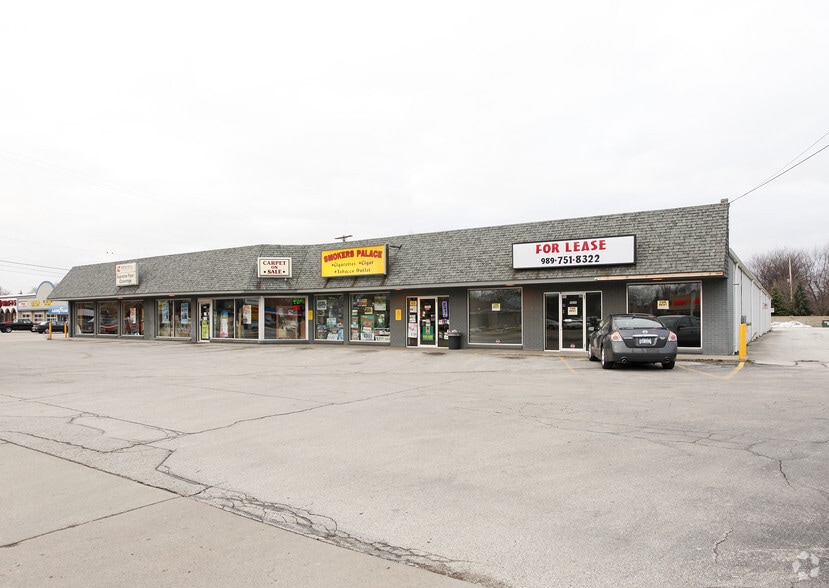705 N Euclid Ave, Bay City, MI for lease - Building Photo - Image 1 of 1