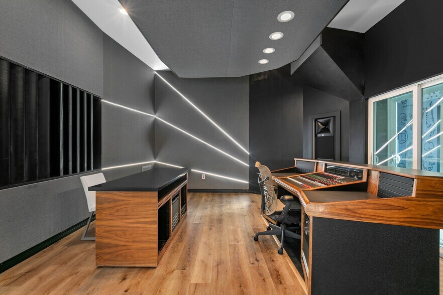 20002002 S Robertson Blvd, Los Angeles, CA 90034