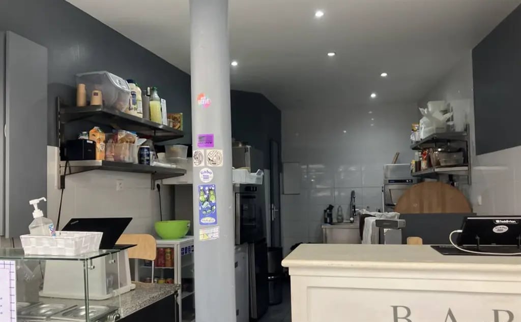 Retail in Paris for lease Interior Photo- Image 1 of 3