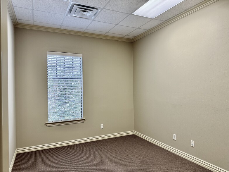 2800 Corporate Dr, Flower Mound, TX for lease - Interior Photo - Image 3 of 12