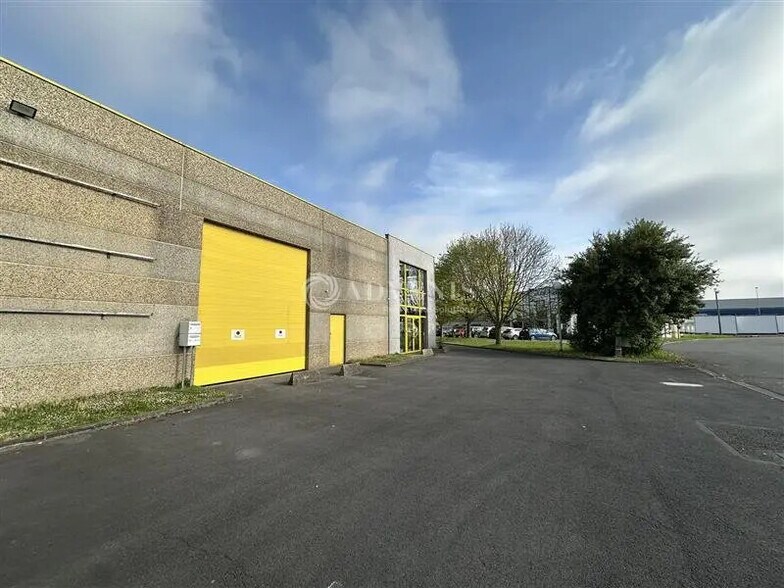 Industrial in Templemars for lease - Building Photo - Image 3 of 10