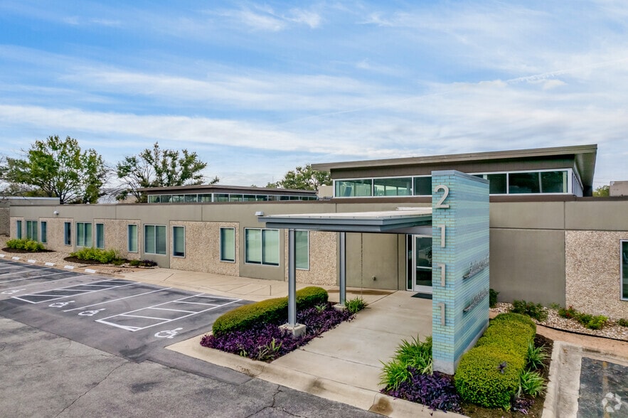 2111 Kramer Ln, Austin, TX for lease - Primary Photo - Image 1 of 5