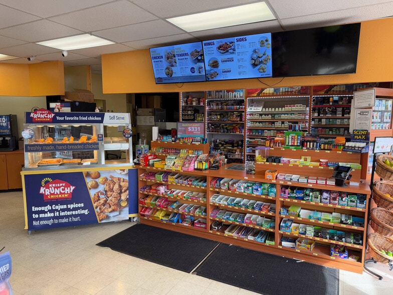 2141 Crystal Grove Dr, Lakeland, FL for sale - Building Photo - Image 2 of 6