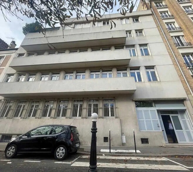 7 Place Des Martyrs De L'Occupation Allemande, Clichy for lease - Building Photo - Image 1 of 14