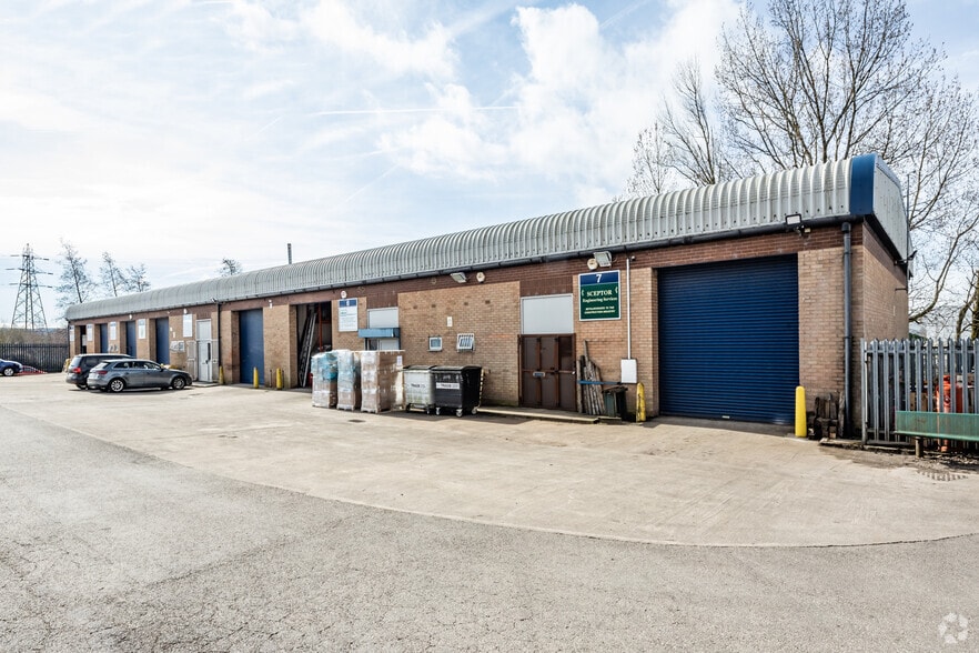 Balderstone Clos, Burnley for lease - Primary Photo - Image 1 of 3