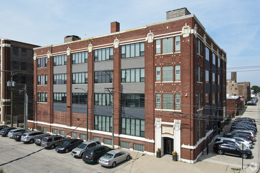 3700 S Iron St, Chicago, IL for lease - Building Photo - Image 1 of 19