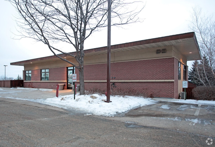 181 S River Ridge Cir, Burnsville, MN for sale - Building Photo - Image 3 of 10