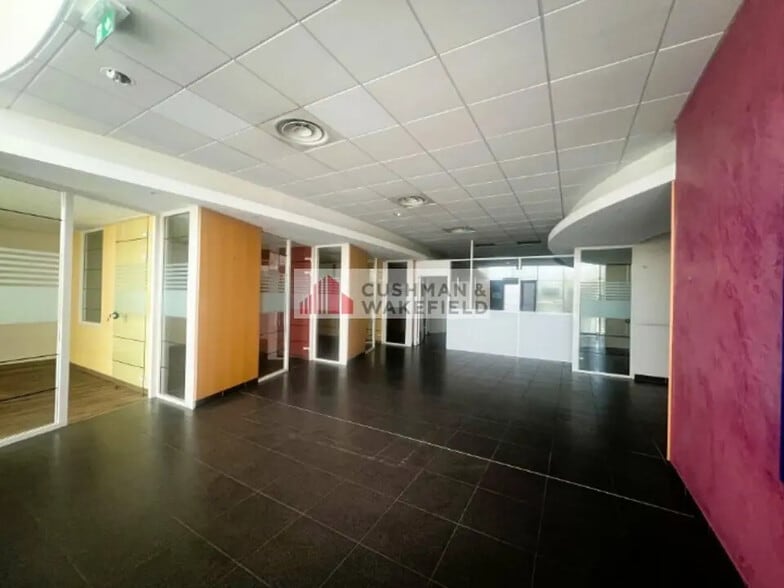 Retail in Nîmes for lease - Interior Photo - Image 3 of 3