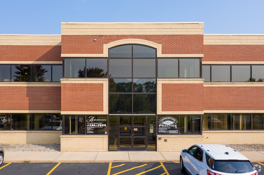 2852 Eyde Pky, East Lansing, MI for lease - Building Photo - Image 1 of 7