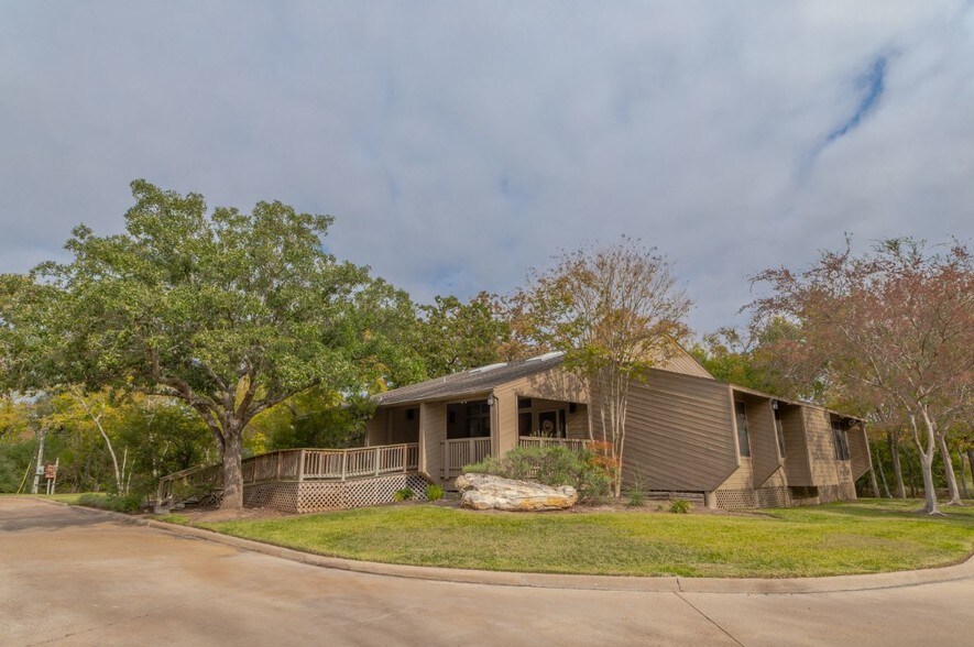 1401 Sandia Plz, Bryan, TX for sale - Primary Photo - Image 1 of 1