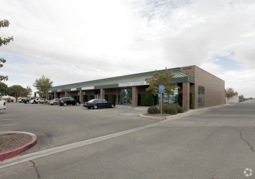42402-42442 10th St W, Lancaster, CA for lease - Primary Photo - Image 3 of 3
