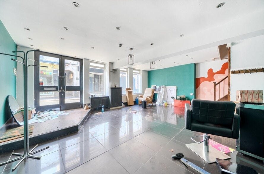 17 Westgate, Sleaford for lease - Building Photo - Image 3 of 10