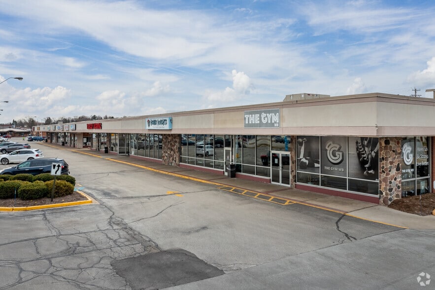 820-852 S Main St, West Bend, WI for sale - Primary Photo - Image 1 of 1