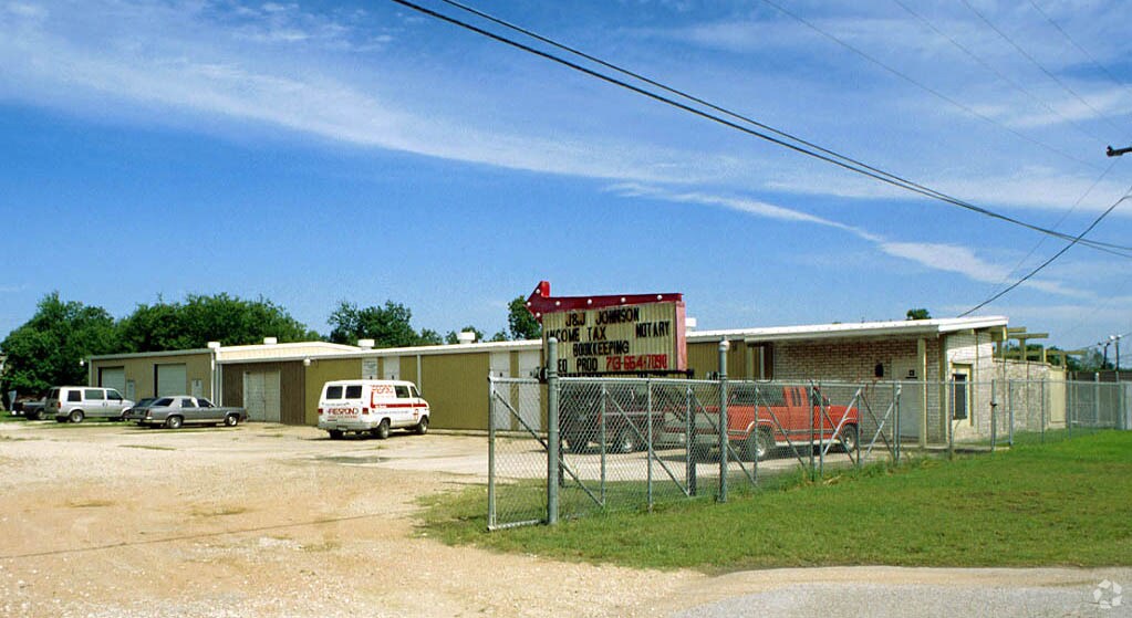 10700 S Main St, Houston, TX for lease Primary Photo- Image 1 of 3