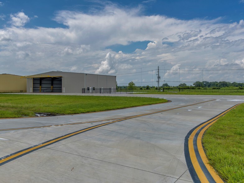 915 McKeever Rd, Arcola, TX for sale - Primary Photo - Image 1 of 1