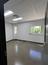 1508 Nw Vivion Rd, Kansas City, MO for lease Interior Photo- Image 2 of 6