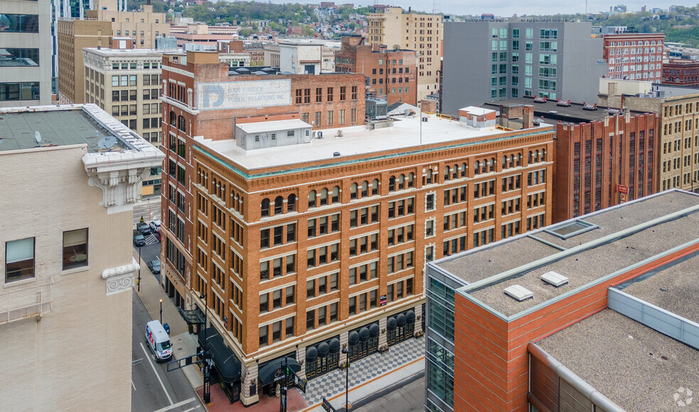 700 Walnut St, Cincinnati, OH for lease - Aerial - Image 2 of 4