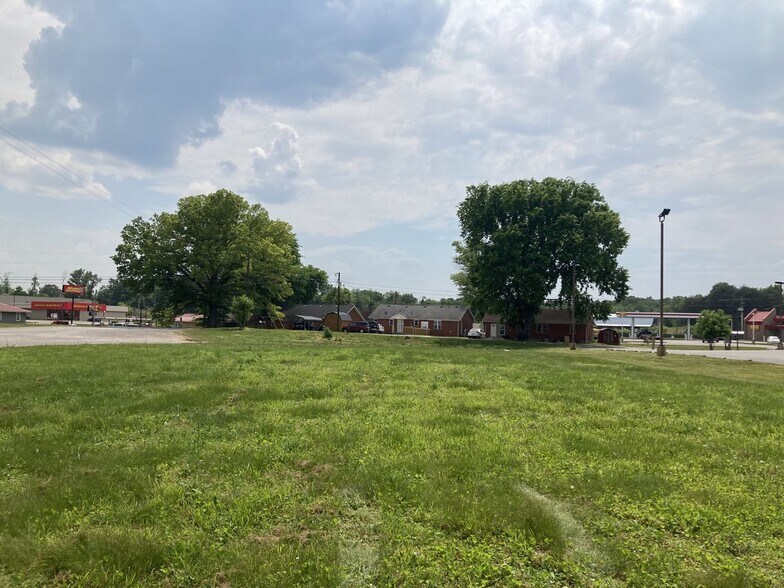 88 Home Run Dr, Munfordville, KY 42765 Waffle house lot