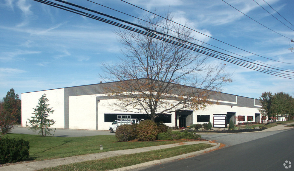 28 Industrial Dr, Middletown, NY for lease - Building Photo - Image 1 of 15