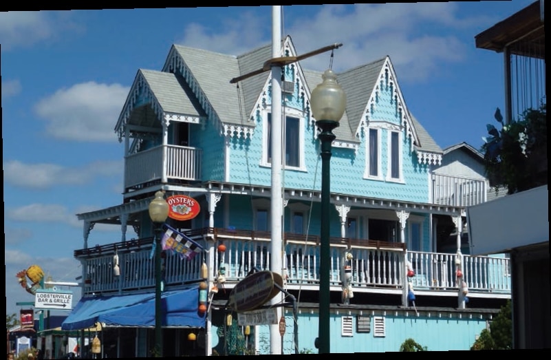 8 Circuit Ave, Oak Bluffs, MA for sale - Primary Photo - Image 1 of 1