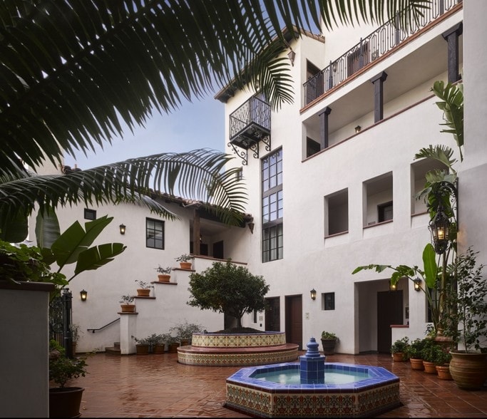 10850 Lindbrook Dr, Los Angeles, CA for lease - Building Photo - Image 2 of 3