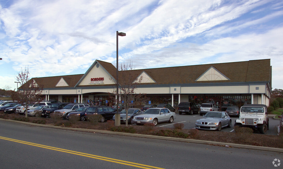 990 Iyannough Rd, Hyannis, MA for lease - Primary Photo - Image 1 of 4