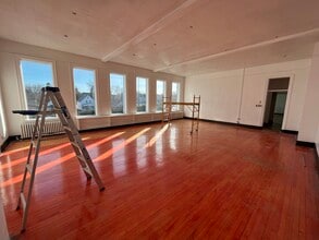 1034 S 18th St, Manitowoc, WI for lease Interior Photo- Image 1 of 2