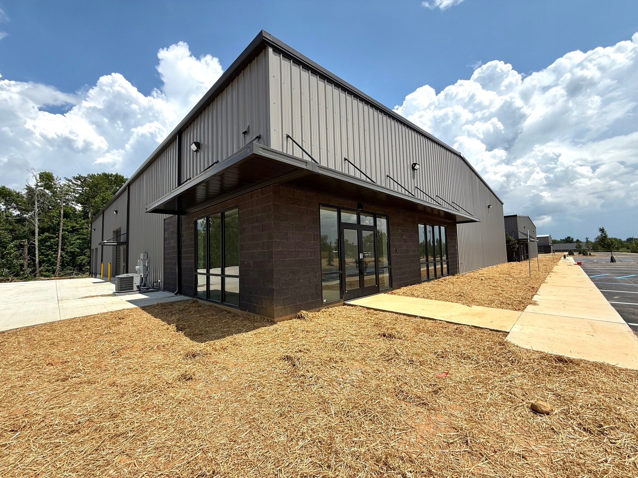 100 War Birds blvd, Spartanburg, SC for sale Primary Photo- Image 1 of 18