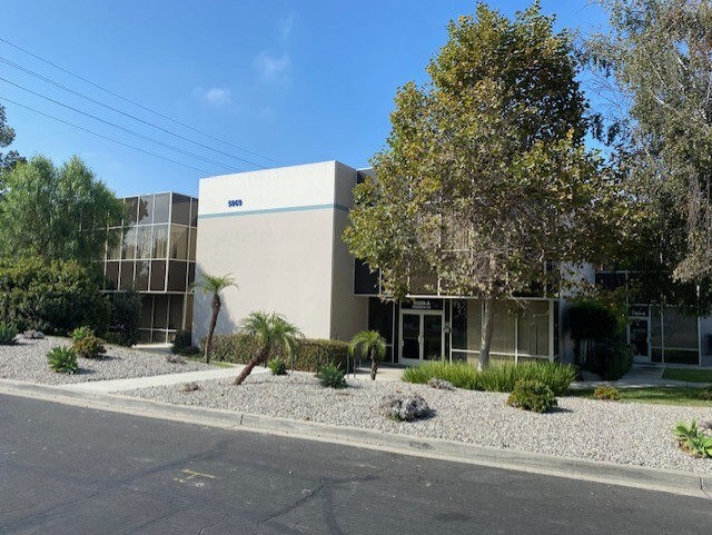 5069 Maureen Ln, Moorpark, CA for lease - Building Photo - Image 1 of 3