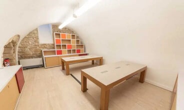 11 Rue Des Lions Saint-Paul, Paris for lease Interior Photo- Image 2 of 4