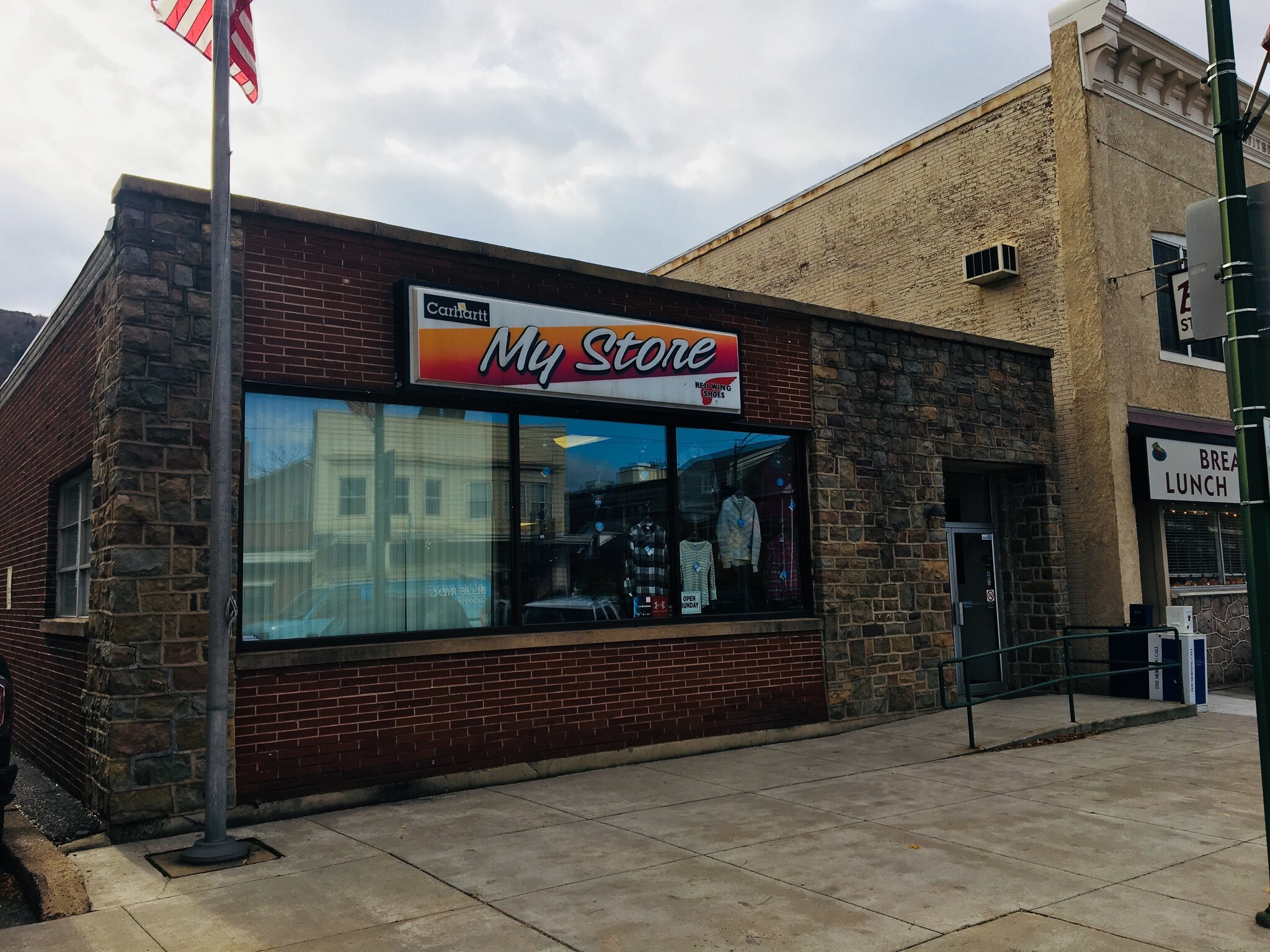 418 Delaware Ave, Palmerton, PA 18071