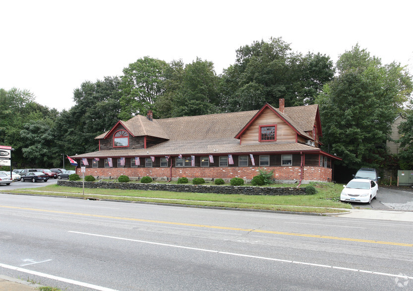 336 W Main St, Norwich, CT for sale - Primary Photo - Image 1 of 8