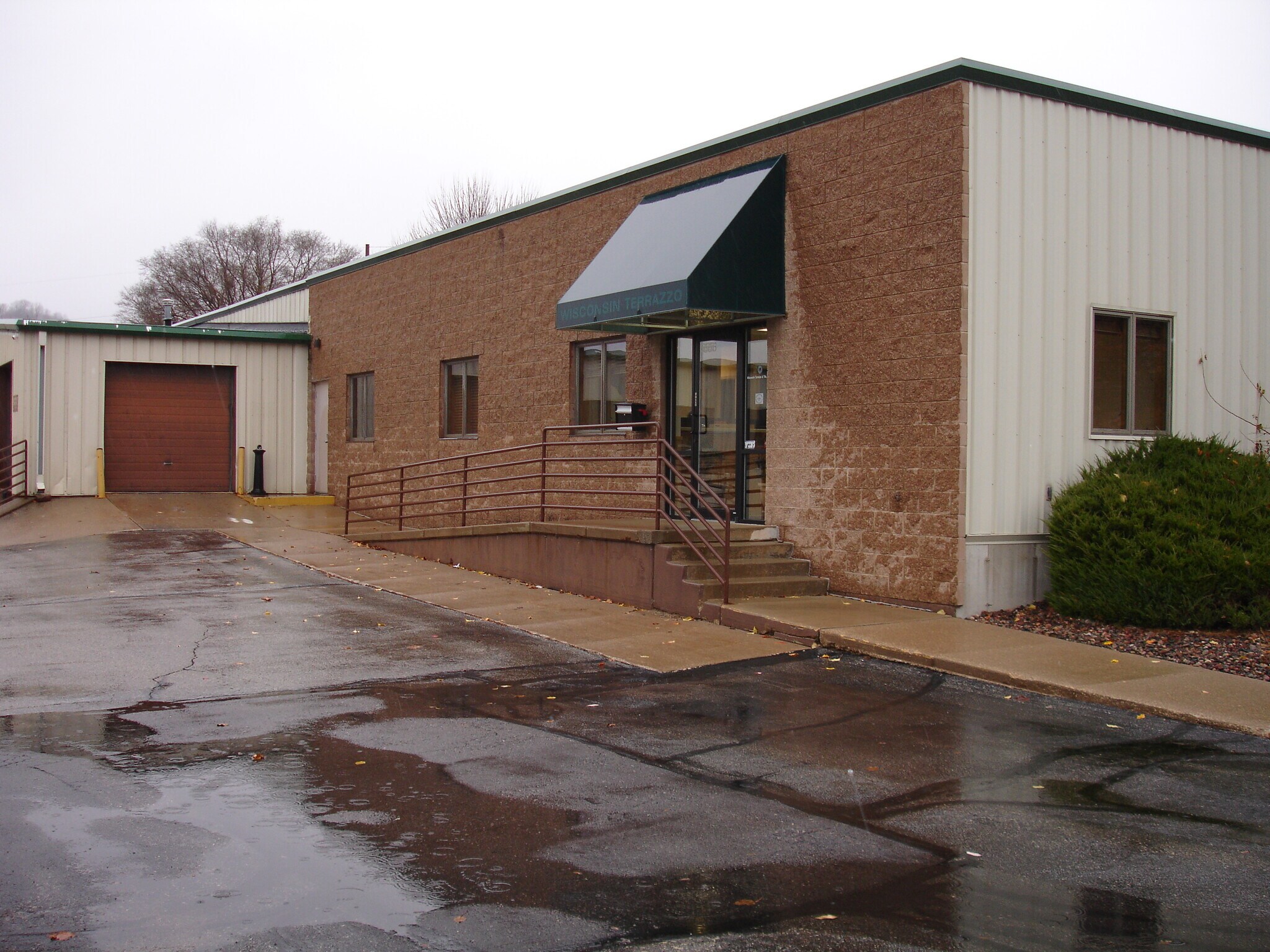 553-555 Braund St, Onalaska, WI for lease Building Photo- Image 1 of 10