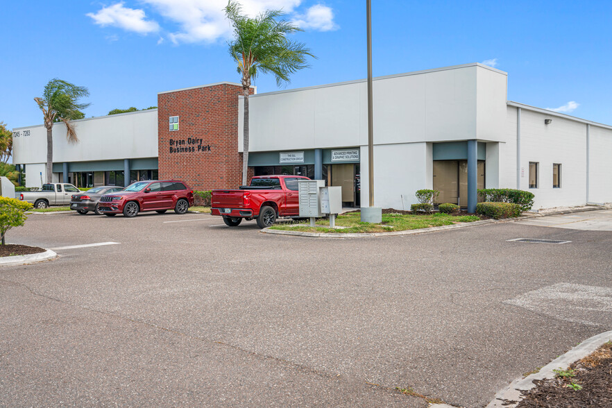 7201-7243 Bryan Dairy Rd, Largo, FL for lease - Building Photo - Image 3 of 4